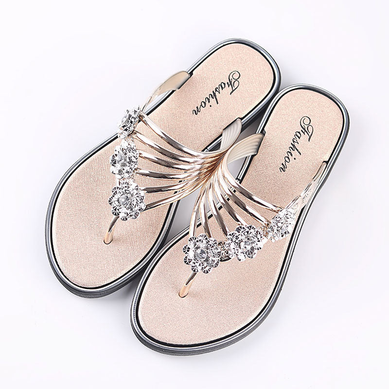 The new high-end women's slippers for summer, flip-flops, flat soles, clip-on shoes, women's shoes are versatile, casual, non-slip and wear-resistant by My Store