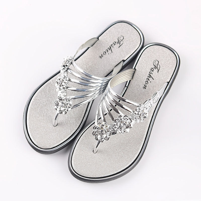 The new high-end women's slippers for summer, flip-flops, flat soles, clip-on shoes, women's shoes are versatile, casual, non-slip and wear-resistant by My Store